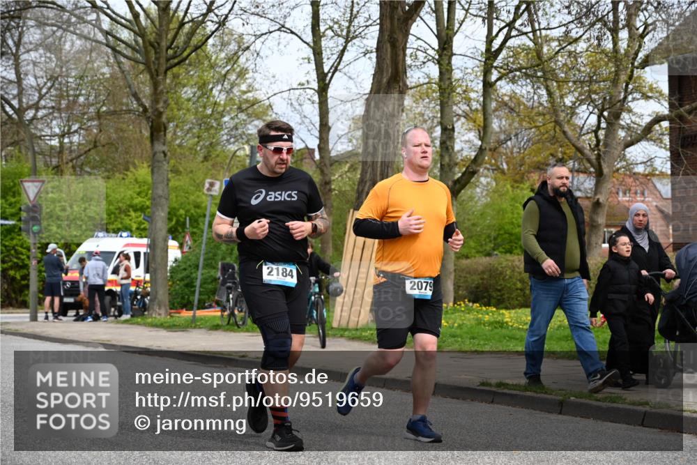 12.04.2026 - 45. Internationalen Wilhelmsburger Insellauf J. Mangold http://msf.ph/oto/9519659 12.04.2026 13:31:21 Ziel 5745, 2494, 2184, 2079, 2184, 2079 meine-sportfotos.de