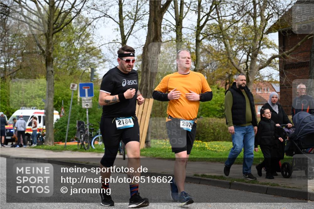 12.04.2026 - 45. Internationalen Wilhelmsburger Insellauf J. Mangold http://msf.ph/oto/9519662 12.04.2026 13:31:21 Ziel 5745, 2494, 2184, 2079, 2184, 2079 meine-sportfotos.de