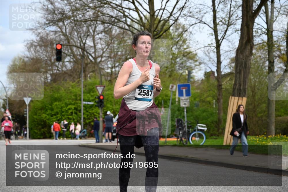 12.04.2026 - 45. Internationalen Wilhelmsburger Insellauf J. Mangold http://msf.ph/oto/9519695 12.04.2026 13:31:41 Ziel 2184, 2079, 2792, 3632, 3628, 2587, 2339, 4462 meine-sportfotos.de