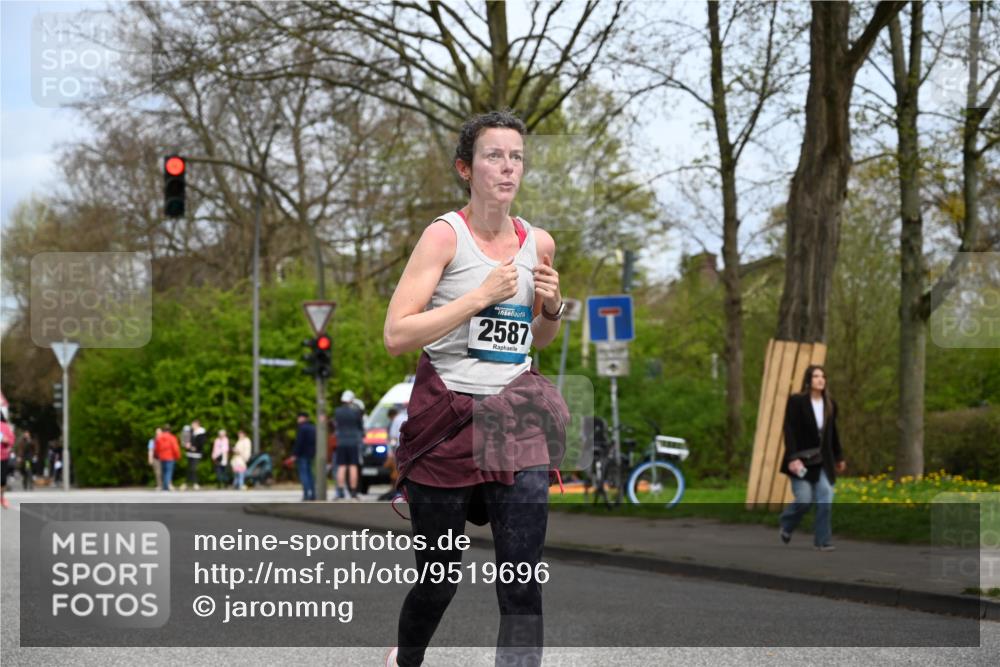 12.04.2026 - 45. Internationalen Wilhelmsburger Insellauf J. Mangold http://msf.ph/oto/9519696 12.04.2026 13:31:41 Ziel 2184, 2079, 2792, 3632, 3628, 2587, 2339, 4462 meine-sportfotos.de
