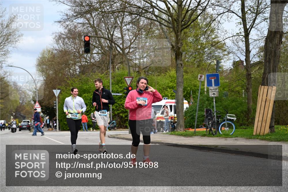 12.04.2026 - 45. Internationalen Wilhelmsburger Insellauf J. Mangold http://msf.ph/oto/9519698 12.04.2026 13:31:49 Ziel 2184, 2079, 2792, 2792, 3632, 3628, 2587, 2339, 4462, 4065, 3231 meine-sportfotos.de