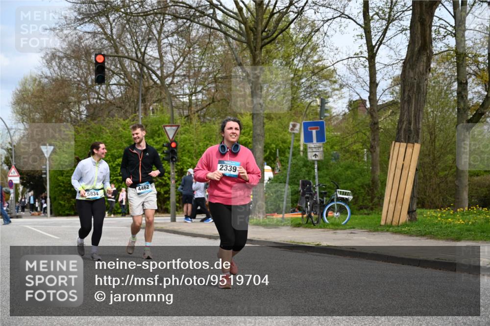 12.04.2026 - 45. Internationalen Wilhelmsburger Insellauf J. Mangold http://msf.ph/oto/9519704 12.04.2026 13:31:50 Ziel 2184, 2079, 2792, 3632, 3628, 3632, 3628, 2587, 2339, 4462, 4462, 4065, 3231 meine-sportfotos.de