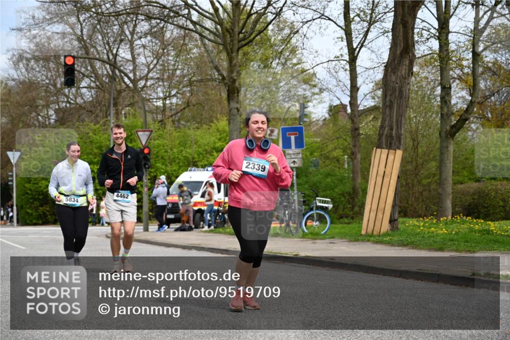 12.04.2026 - 45. Internationalen Wilhelmsburger Insellauf J. Mangold http://msf.ph/oto/9519709 12.04.2026 13:31:50 Ziel 2184, 2079, 2792, 3632, 3628, 3632, 3628, 2587, 2339, 4462, 4462, 4065, 3231 meine-sportfotos.de