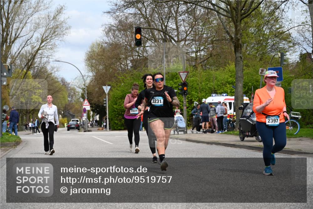 12.04.2026 - 45. Internationalen Wilhelmsburger Insellauf J. Mangold http://msf.ph/oto/9519757 12.04.2026 13:32:07 Ziel 2792, 3632, 3628, 2587, 2339, 4462, 4065, 4065, 3231, 2397, 3684, 2909 meine-sportfotos.de