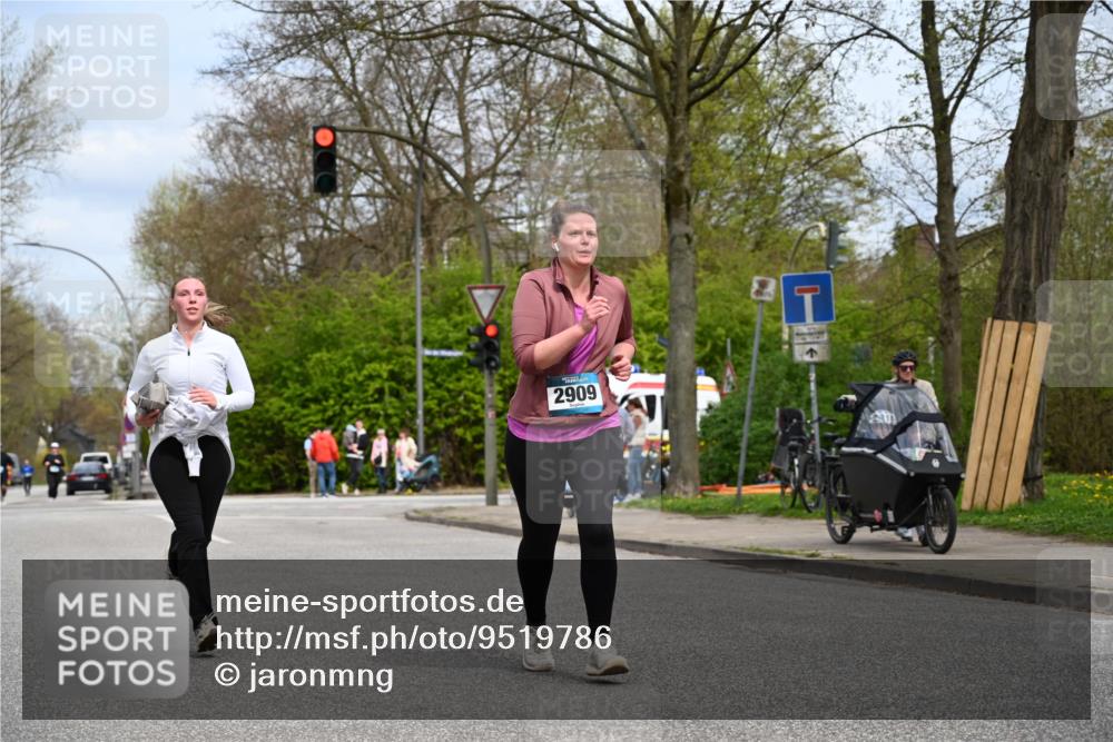 12.04.2026 - 45. Internationalen Wilhelmsburger Insellauf J. Mangold http://msf.ph/oto/9519786 12.04.2026 13:32:10 Ziel 2792, 3632, 3628, 2587, 2339, 4462, 4065, 3231, 2397, 3684, 2909 meine-sportfotos.de