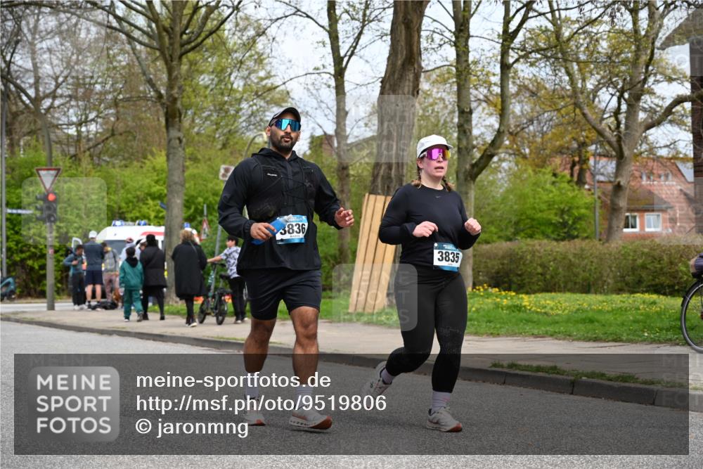 12.04.2026 - 45. Internationalen Wilhelmsburger Insellauf J. Mangold http://msf.ph/oto/9519806 12.04.2026 13:32:33 Ziel 3231, 2397, 3684, 2909, 3836, 5224, 5224, 3980 meine-sportfotos.de