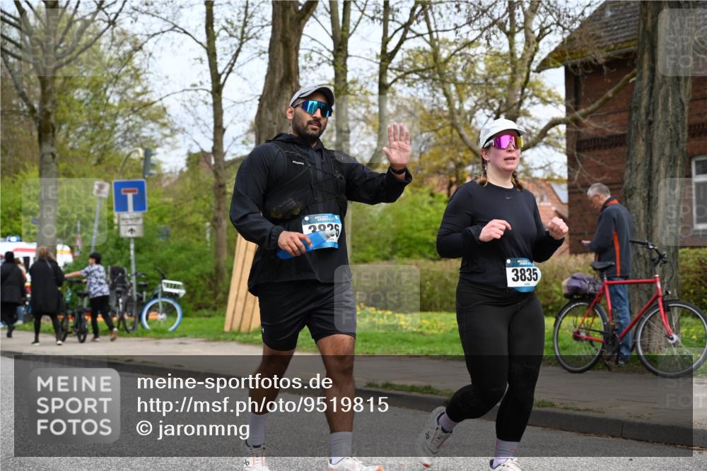 12.04.2026 - 45. Internationalen Wilhelmsburger Insellauf J. Mangold http://msf.ph/oto/9519815 12.04.2026 13:32:33 Ziel 3231, 2397, 3684, 2909, 3836, 5224, 5224, 3980 meine-sportfotos.de