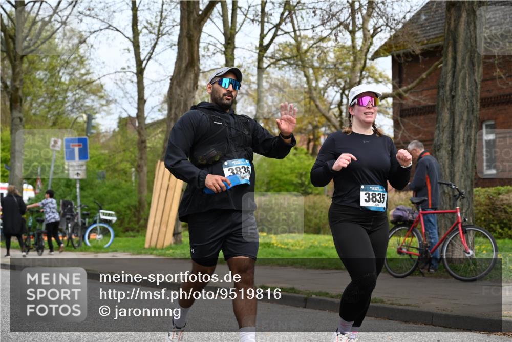 12.04.2026 - 45. Internationalen Wilhelmsburger Insellauf J. Mangold http://msf.ph/oto/9519816 12.04.2026 13:32:33 Ziel 3231, 2397, 3684, 2909, 3836, 5224, 5224, 3980 meine-sportfotos.de