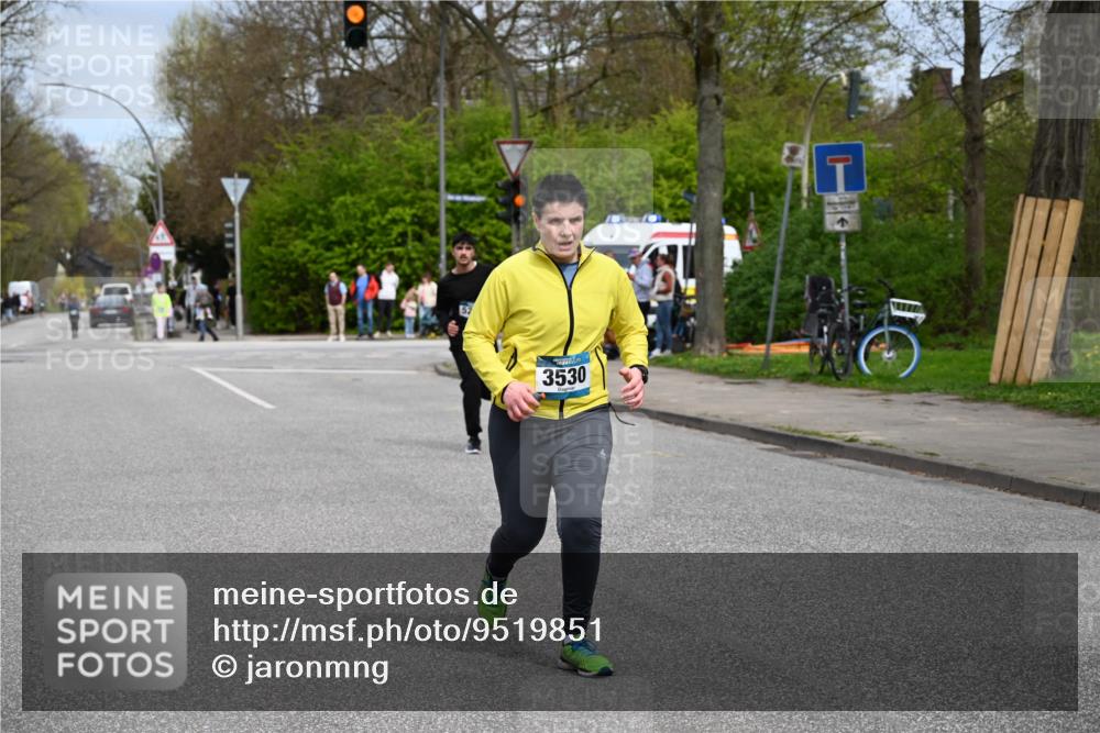 12.04.2026 - 45. Internationalen Wilhelmsburger Insellauf J. Mangold http://msf.ph/oto/9519851 12.04.2026 13:32:55 Ziel 3836, 5224, 3980, 5715, 3530 meine-sportfotos.de