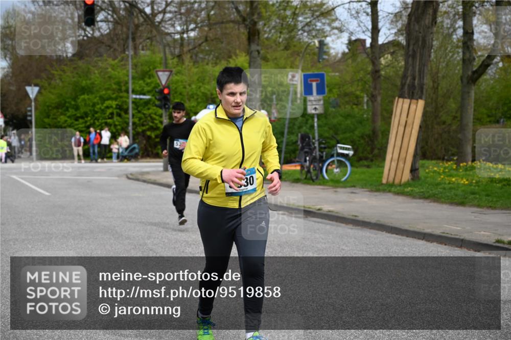 12.04.2026 - 45. Internationalen Wilhelmsburger Insellauf J. Mangold http://msf.ph/oto/9519858 12.04.2026 13:32:55 Ziel 3836, 5224, 3980, 5715, 3530 meine-sportfotos.de