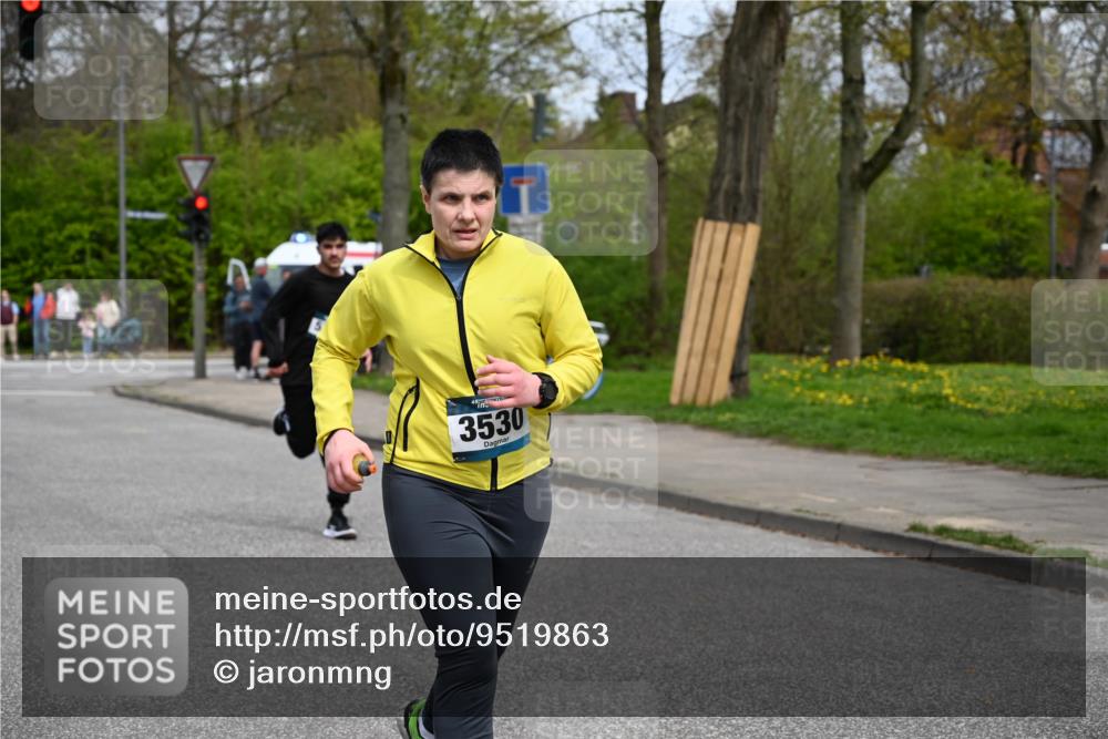 12.04.2026 - 45. Internationalen Wilhelmsburger Insellauf J. Mangold http://msf.ph/oto/9519863 12.04.2026 13:32:56 Ziel 3836, 5224, 3980, 5715, 3530 meine-sportfotos.de