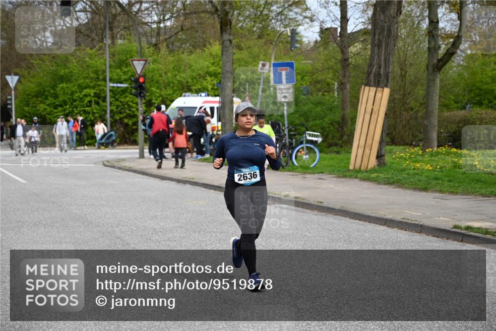 12.04.2026 - 45. Internationalen Wilhelmsburger Insellauf J. Mangold http://msf.ph/oto/9519878 12.04.2026 13:33:23 Ziel 5715, 3530, 2636 meine-sportfotos.de
