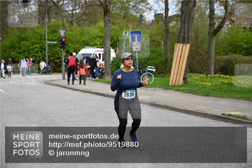 12.04.2026 - 45. Internationalen Wilhelmsburger Insellauf J. Mangold http://msf.ph/oto/9519880 12.04.2026 13:33:24 Ziel 5715, 3530, 2636 meine-sportfotos.de