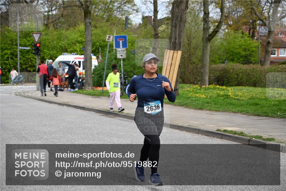 12.04.2026 - 45. Internationalen Wilhelmsburger Insellauf J. Mangold http://msf.ph/oto/9519882 12.04.2026 13:33:24 Ziel 5715, 3530, 2636 meine-sportfotos.de