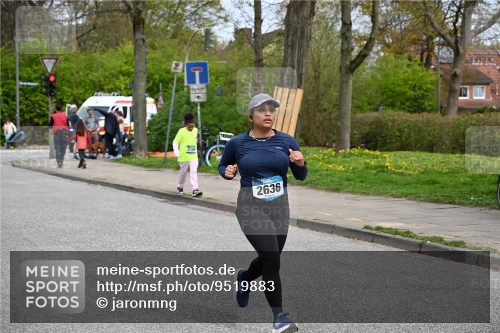 12.04.2026 - 45. Internationalen Wilhelmsburger Insellauf J. Mangold http://msf.ph/oto/9519883 12.04.2026 13:33:24 Ziel 5715, 3530, 2636 meine-sportfotos.de