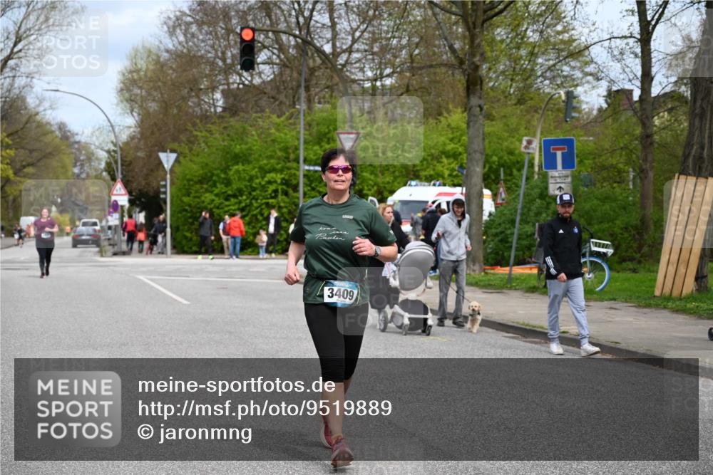 12.04.2026 - 45. Internationalen Wilhelmsburger Insellauf J. Mangold http://msf.ph/oto/9519889 12.04.2026 13:33:53 Ziel 2636, 3409, 3075 meine-sportfotos.de