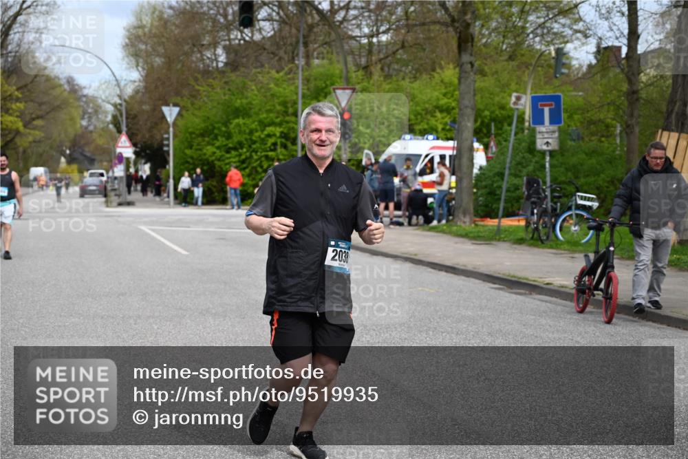 12.04.2026 - 45. Internationalen Wilhelmsburger Insellauf J. Mangold http://msf.ph/oto/9519935 12.04.2026 13:34:34 Ziel 3075, 2038 meine-sportfotos.de