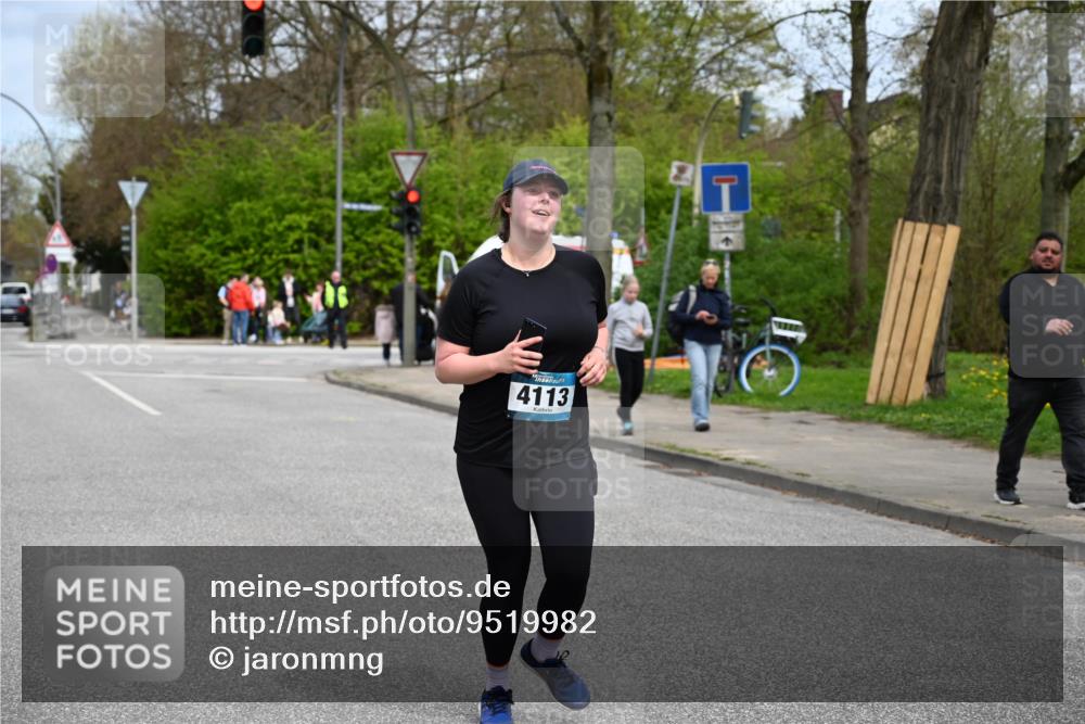 12.04.2026 - 45. Internationalen Wilhelmsburger Insellauf J. Mangold http://msf.ph/oto/9519982 12.04.2026 13:35:16 Ziel 4988, 4989, 3282, 4113 meine-sportfotos.de