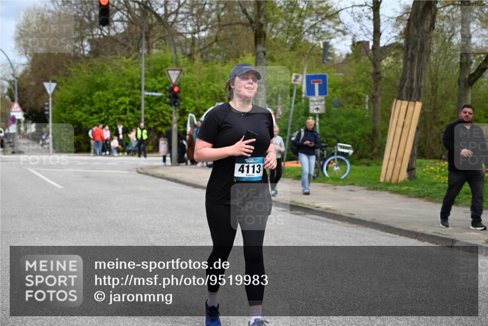 12.04.2026 - 45. Internationalen Wilhelmsburger Insellauf J. Mangold http://msf.ph/oto/9519983 12.04.2026 13:35:16 Ziel 4988, 4989, 3282, 4113 meine-sportfotos.de