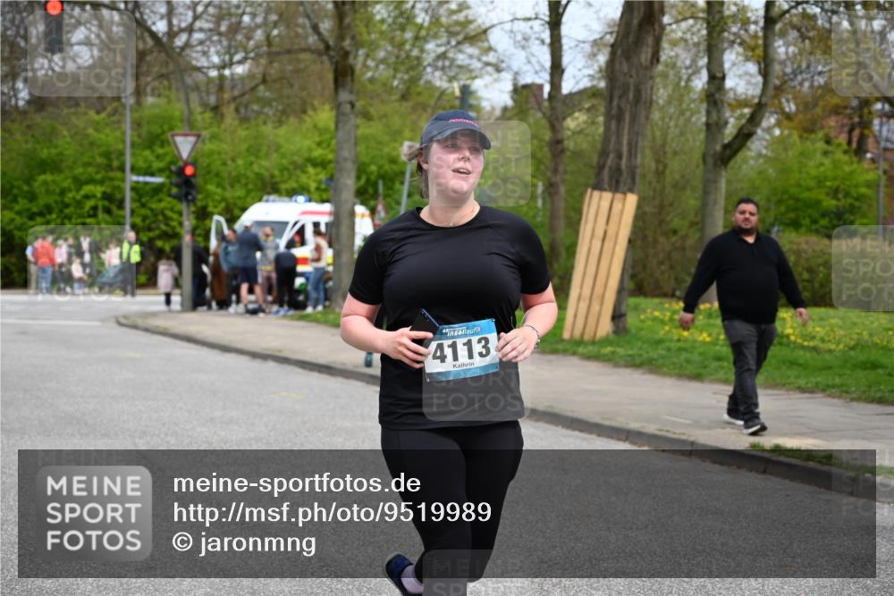 12.04.2026 - 45. Internationalen Wilhelmsburger Insellauf J. Mangold http://msf.ph/oto/9519989 12.04.2026 13:35:17 Ziel 4988, 4989, 3282, 4113 meine-sportfotos.de