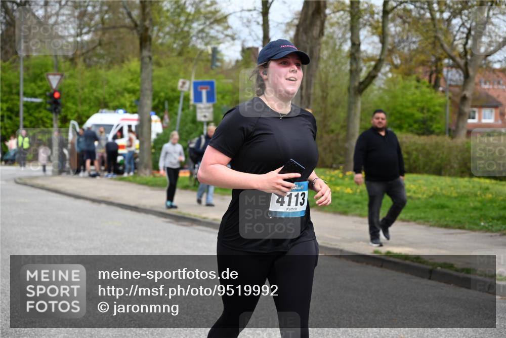 12.04.2026 - 45. Internationalen Wilhelmsburger Insellauf J. Mangold http://msf.ph/oto/9519992 12.04.2026 13:35:17 Ziel 4988, 4989, 3282, 4113 meine-sportfotos.de