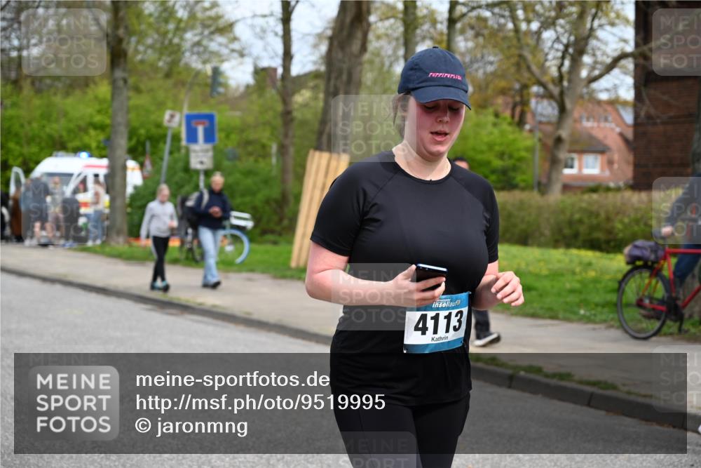 12.04.2026 - 45. Internationalen Wilhelmsburger Insellauf J. Mangold http://msf.ph/oto/9519995 12.04.2026 13:35:17 Ziel 4988, 4989, 3282, 4113 meine-sportfotos.de
