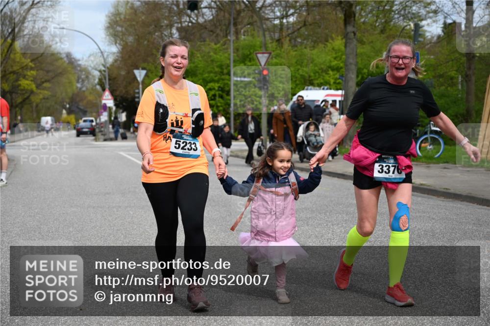 12.04.2026 - 45. Internationalen Wilhelmsburger Insellauf J. Mangold http://msf.ph/oto/9520007 12.04.2026 13:35:40 Ziel 3282, 4113, 5233, 3376 meine-sportfotos.de