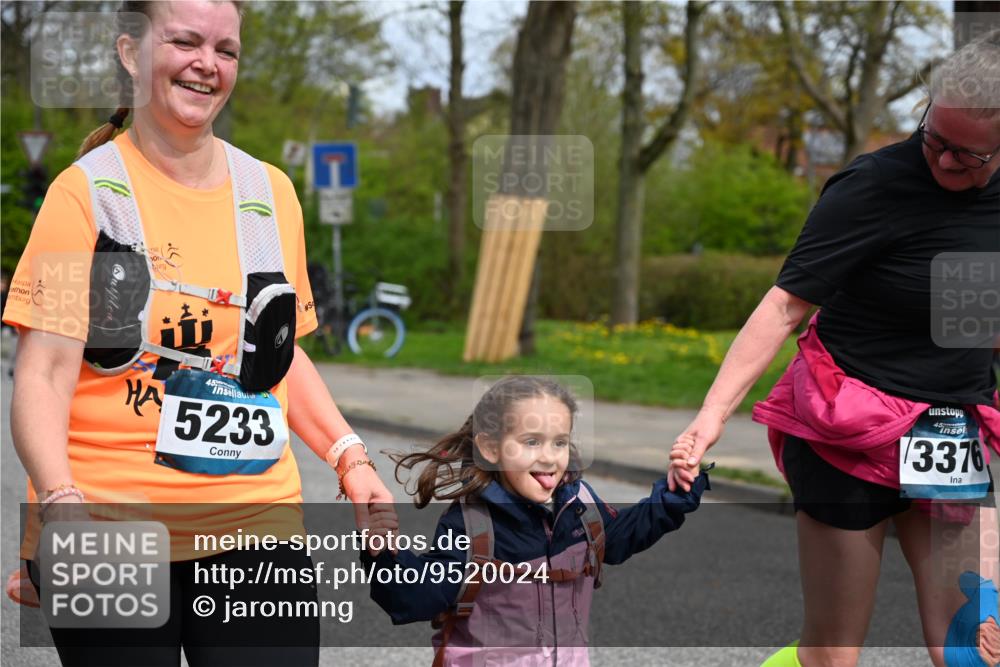 12.04.2026 - 45. Internationalen Wilhelmsburger Insellauf J. Mangold http://msf.ph/oto/9520024 12.04.2026 13:35:41 Ziel 3282, 4113, 5233, 3376 meine-sportfotos.de