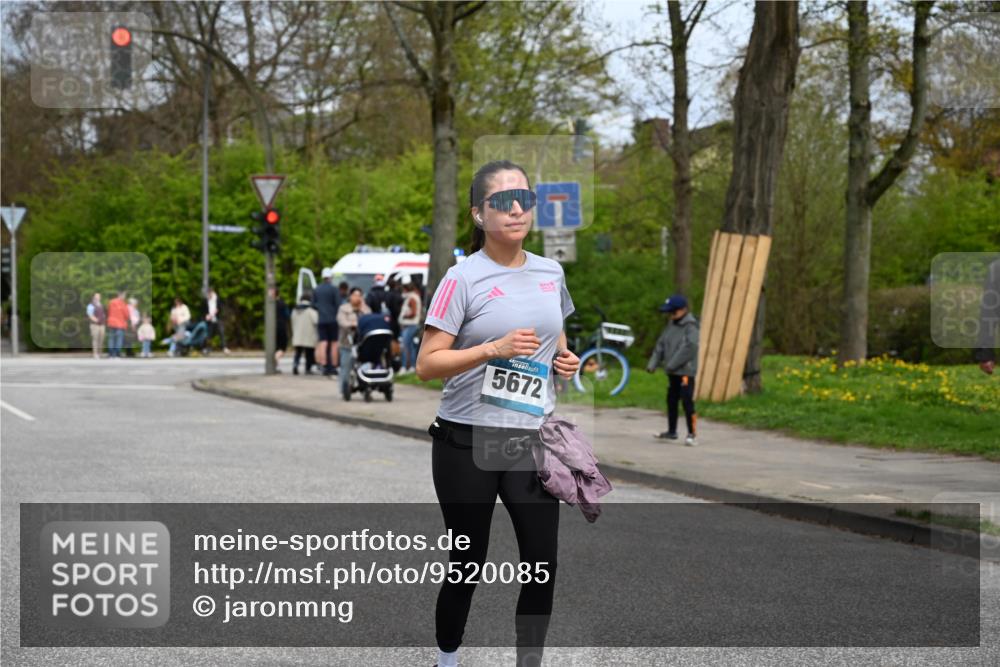 12.04.2026 - 45. Internationalen Wilhelmsburger Insellauf J. Mangold http://msf.ph/oto/9520085 12.04.2026 13:37:06 Ziel 3559, 5604, 3475, 5672 meine-sportfotos.de