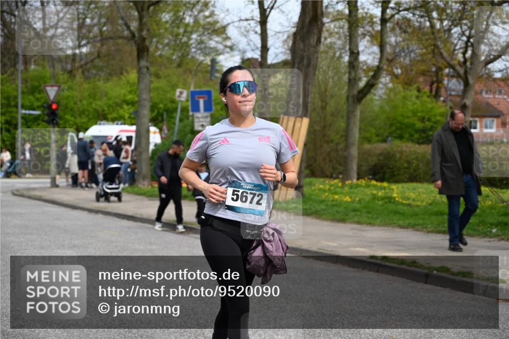12.04.2026 - 45. Internationalen Wilhelmsburger Insellauf J. Mangold http://msf.ph/oto/9520090 12.04.2026 13:37:06 Ziel 3559, 5604, 3475, 5672 meine-sportfotos.de