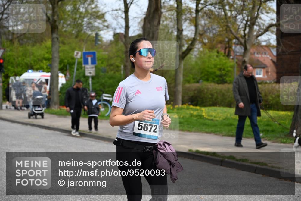12.04.2026 - 45. Internationalen Wilhelmsburger Insellauf J. Mangold http://msf.ph/oto/9520093 12.04.2026 13:37:06 Ziel 3559, 5604, 3475, 5672 meine-sportfotos.de