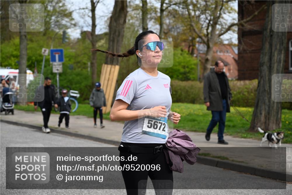 12.04.2026 - 45. Internationalen Wilhelmsburger Insellauf J. Mangold http://msf.ph/oto/9520096 12.04.2026 13:37:06 Ziel 3559, 5604, 3475, 5672 meine-sportfotos.de