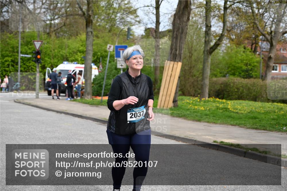 12.04.2026 - 45. Internationalen Wilhelmsburger Insellauf J. Mangold http://msf.ph/oto/9520107 12.04.2026 13:37:23 Ziel 3475, 5672, 5672, 2037 meine-sportfotos.de