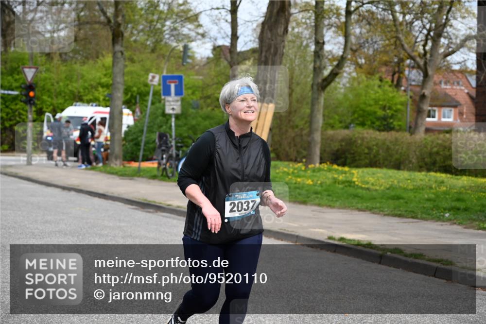 12.04.2026 - 45. Internationalen Wilhelmsburger Insellauf J. Mangold http://msf.ph/oto/9520110 12.04.2026 13:37:23 Ziel 3475, 5672, 5672, 2037 meine-sportfotos.de
