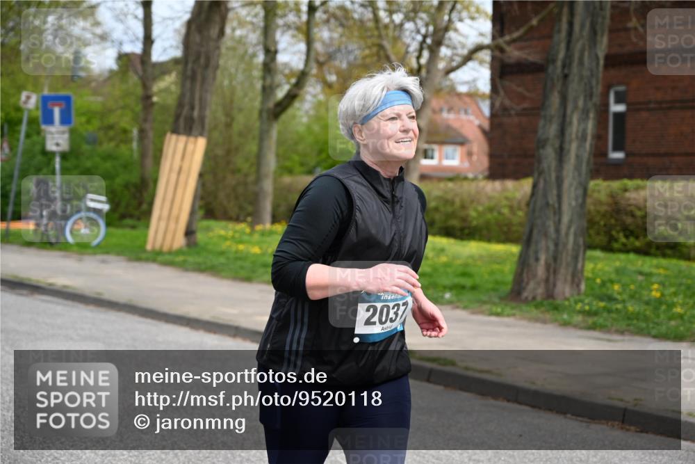 12.04.2026 - 45. Internationalen Wilhelmsburger Insellauf J. Mangold http://msf.ph/oto/9520118 12.04.2026 13:37:24 Ziel 3475, 5672, 2037 meine-sportfotos.de