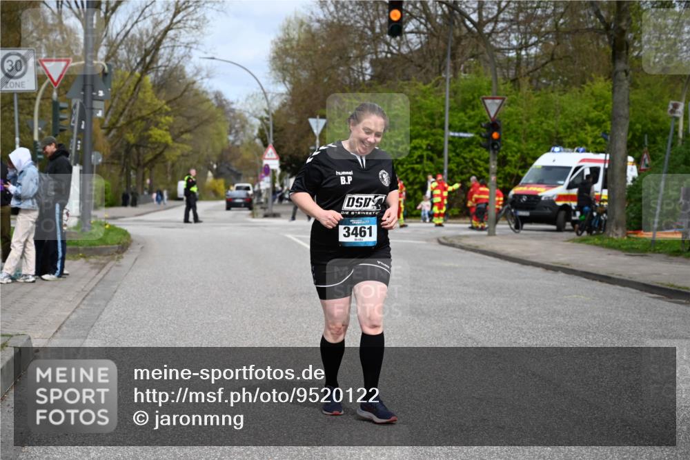 12.04.2026 - 45. Internationalen Wilhelmsburger Insellauf J. Mangold http://msf.ph/oto/9520122 12.04.2026 13:41:08 Ziel 3461 meine-sportfotos.de