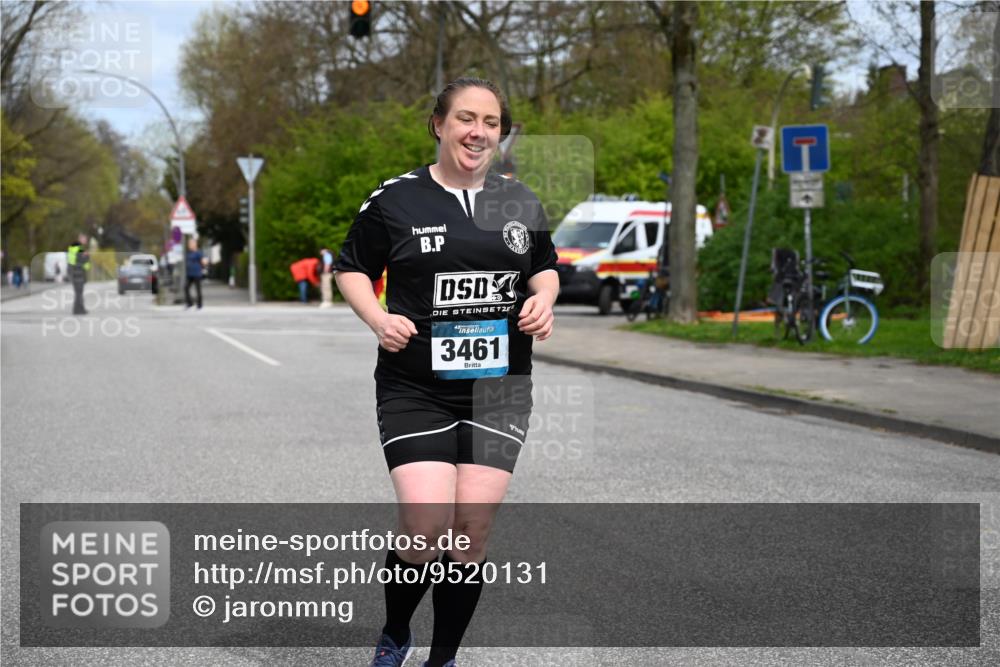 12.04.2026 - 45. Internationalen Wilhelmsburger Insellauf J. Mangold http://msf.ph/oto/9520131 12.04.2026 13:41:09 Ziel 3461 meine-sportfotos.de