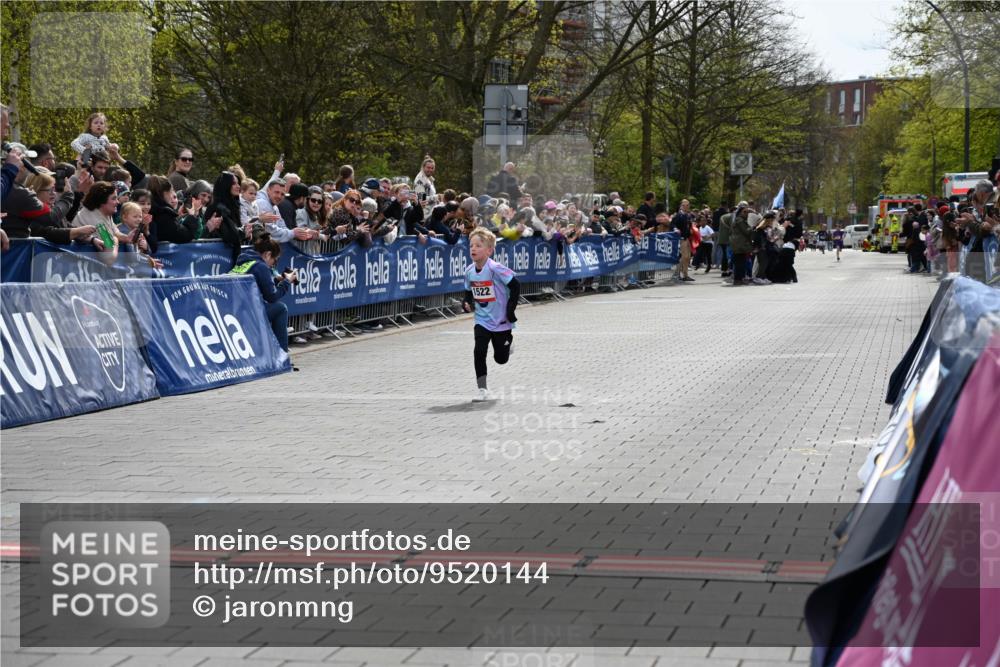 12.04.2026 - 45. Internationalen Wilhelmsburger Insellauf J. Mangold http://msf.ph/oto/9520144 12.04.2026 14:07:51 Ziel 1522 meine-sportfotos.de