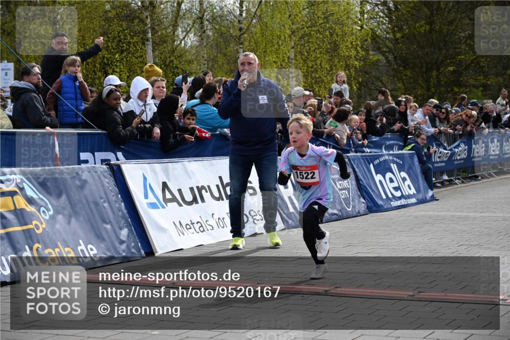 12.04.2026 - 45. Internationalen Wilhelmsburger Insellauf J. Mangold http://msf.ph/oto/9520167 12.04.2026 14:07:53 Ziel 1522 meine-sportfotos.de