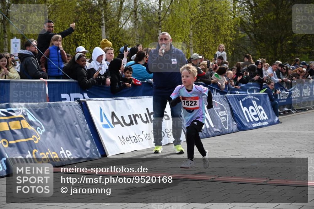 12.04.2026 - 45. Internationalen Wilhelmsburger Insellauf J. Mangold http://msf.ph/oto/9520168 12.04.2026 14:07:53 Ziel 1522 meine-sportfotos.de