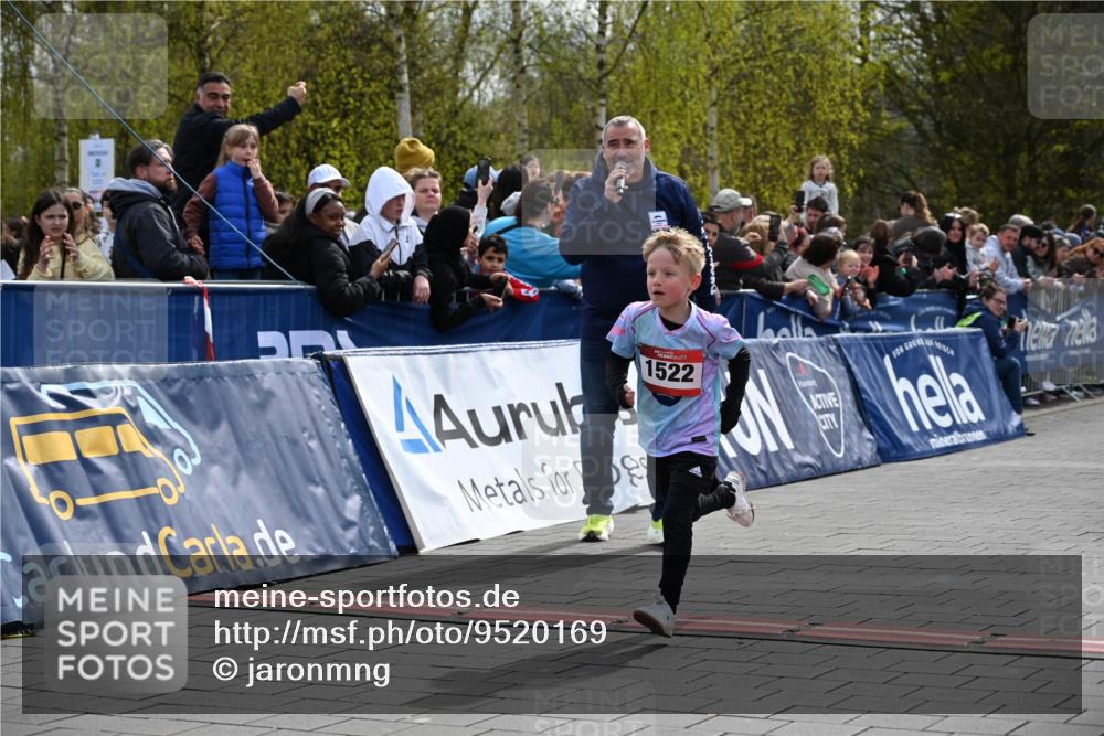 12.04.2026 - 45. Internationalen Wilhelmsburger Insellauf J. Mangold http://msf.ph/oto/9520169 12.04.2026 14:07:54 Ziel 1522 meine-sportfotos.de