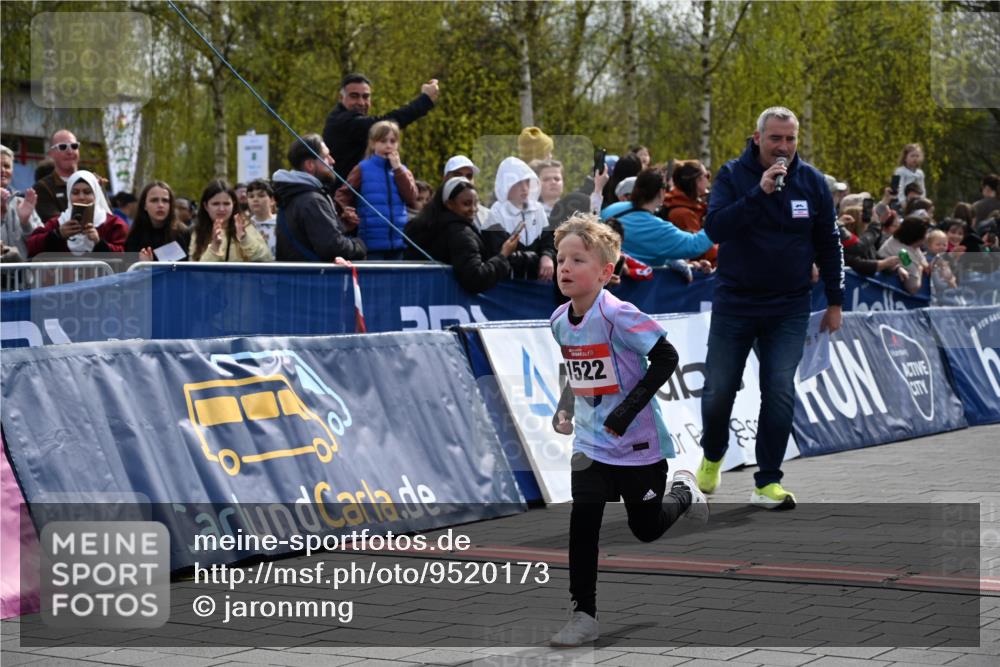 12.04.2026 - 45. Internationalen Wilhelmsburger Insellauf J. Mangold http://msf.ph/oto/9520173 12.04.2026 14:07:54 Ziel 1522 meine-sportfotos.de
