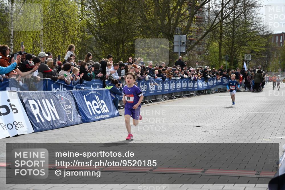 12.04.2026 - 45. Internationalen Wilhelmsburger Insellauf J. Mangold http://msf.ph/oto/9520185 12.04.2026 14:08:05 Ziel 15, 1508 meine-sportfotos.de