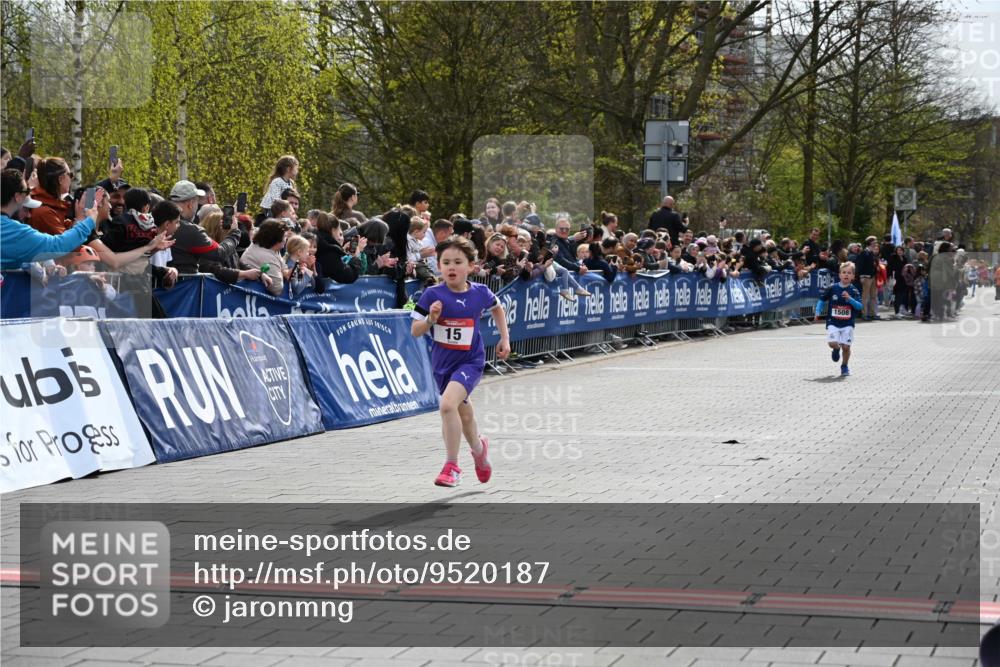 12.04.2026 - 45. Internationalen Wilhelmsburger Insellauf J. Mangold http://msf.ph/oto/9520187 12.04.2026 14:08:06 Ziel 15, 1508 meine-sportfotos.de