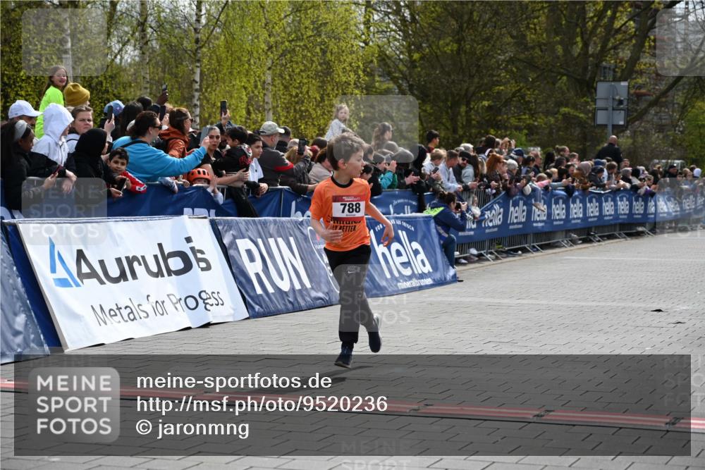 12.04.2026 - 45. Internationalen Wilhelmsburger Insellauf J. Mangold http://msf.ph/oto/9520236 12.04.2026 14:08:18 Ziel 1523, 788, 1510 meine-sportfotos.de