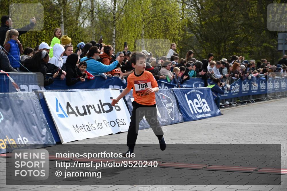 12.04.2026 - 45. Internationalen Wilhelmsburger Insellauf J. Mangold http://msf.ph/oto/9520240 12.04.2026 14:08:18 Ziel 1523, 788, 1510 meine-sportfotos.de