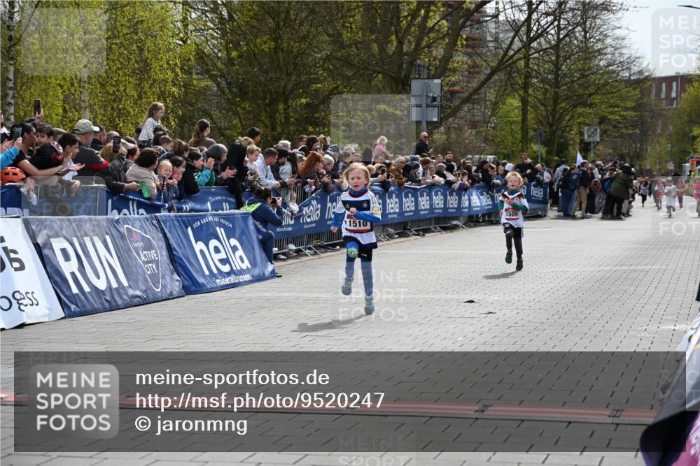 12.04.2026 - 45. Internationalen Wilhelmsburger Insellauf J. Mangold http://msf.ph/oto/9520247 12.04.2026 14:08:21 Ziel 788, 1510, 1509 meine-sportfotos.de