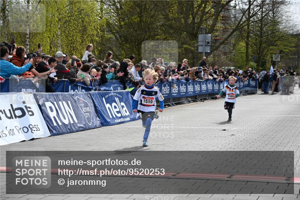 12.04.2026 - 45. Internationalen Wilhelmsburger Insellauf J. Mangold http://msf.ph/oto/9520253 12.04.2026 14:08:22 Ziel 1510, 1509 meine-sportfotos.de