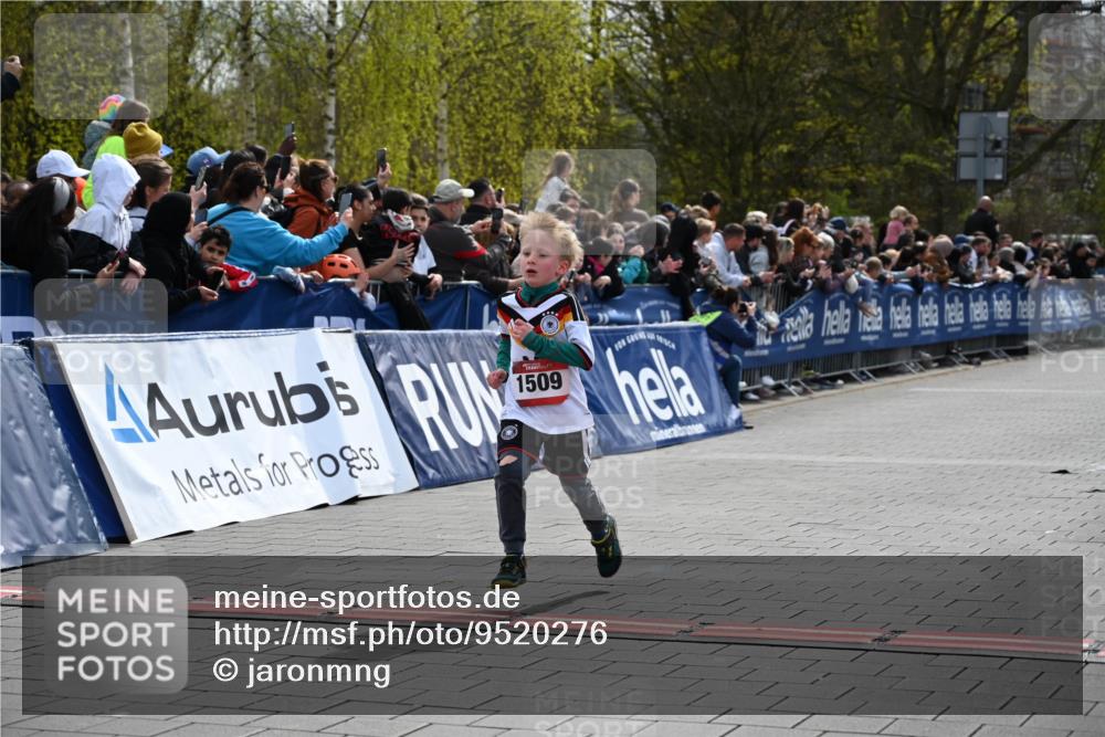 12.04.2026 - 45. Internationalen Wilhelmsburger Insellauf J. Mangold http://msf.ph/oto/9520276 12.04.2026 14:08:25 Ziel 1510, 1509 meine-sportfotos.de