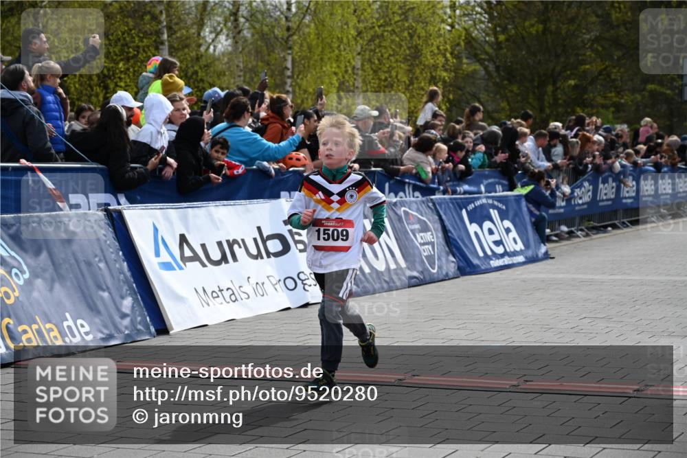 12.04.2026 - 45. Internationalen Wilhelmsburger Insellauf J. Mangold http://msf.ph/oto/9520280 12.04.2026 14:08:25 Ziel 1510, 1509 meine-sportfotos.de